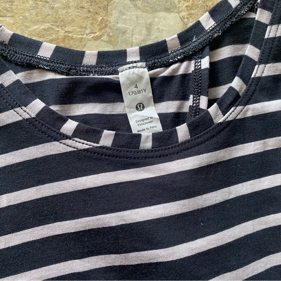 Lululemon All Tied Up Tank Size 4 🖤🩶 - Picture 8 of 10